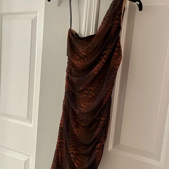 One shoulder cheetah print mini dress size small - Picture 2 of 2